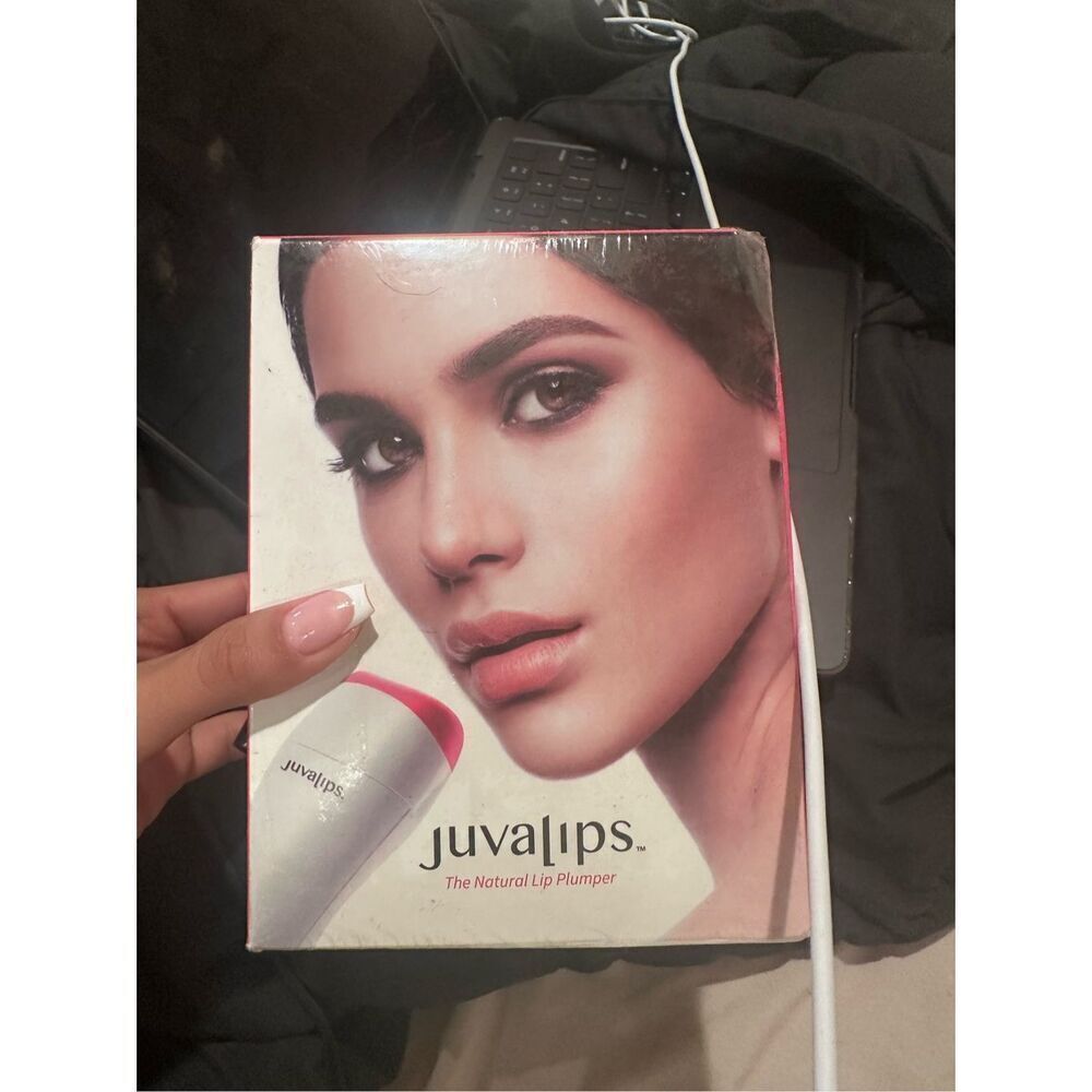 Juvalips natural lip plumper new in box